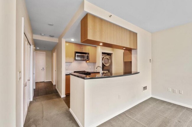 Building Photo - 0 bedroom in Seattle WA 98121