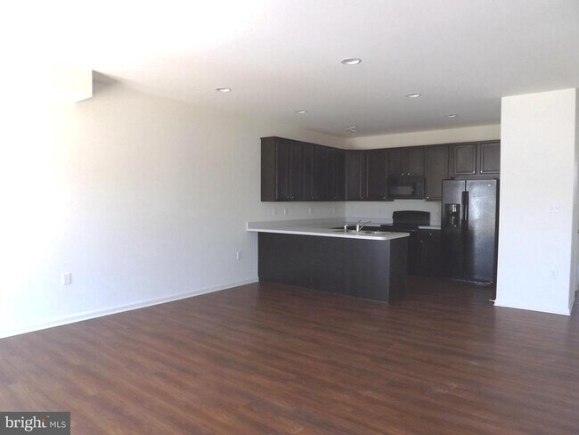 Primary Photo - 60 Chennault Trail