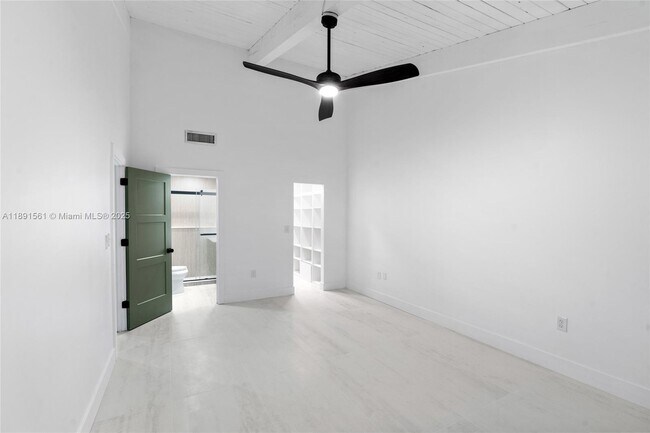 Building Photo - 10250 Oleander Ct