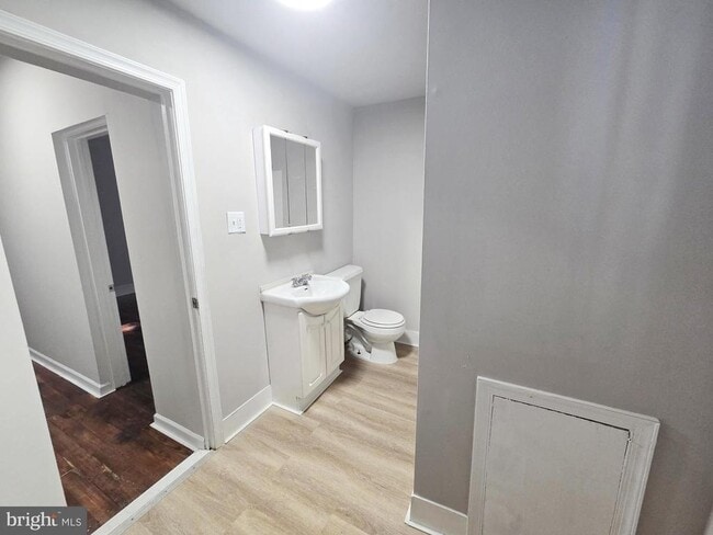 Building Photo - 1910 Sigel St