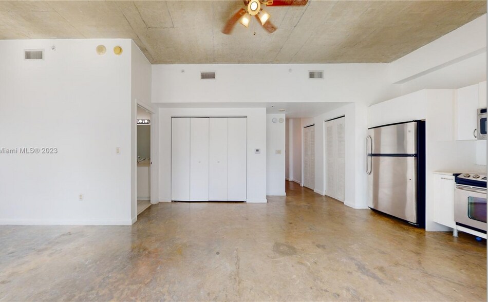 Building Photo - 133 NE 2nd Ave