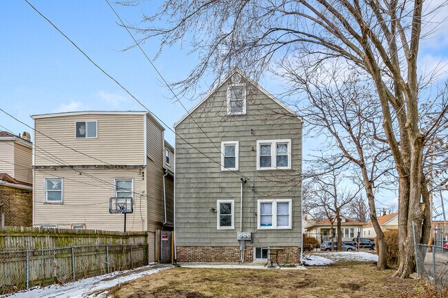 Building Photo - 2135 N Menard Ave