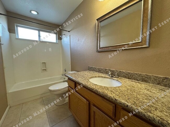 Building Photo - Beautiful Single-Story 3BR Home with Priva...