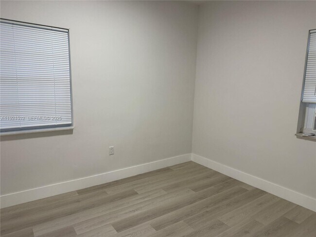 Building Photo - 7611 Harding Ave