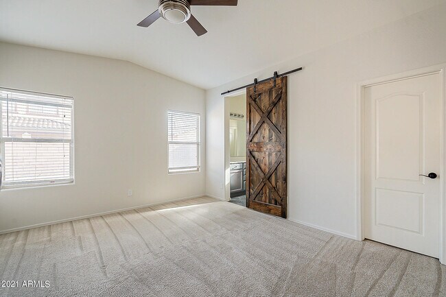 Building Photo - 2669 E Bellerive Dr