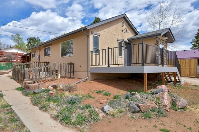 Building Photo - Redstone Cabin featuring Luxury, Convenien...