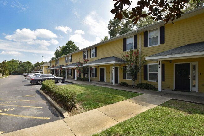 Building Photo - Wood's Edge South Townhouse – 2BR/2BA with Over 1,000 Sq. Ft. | Pet Friendly & Prime Location!