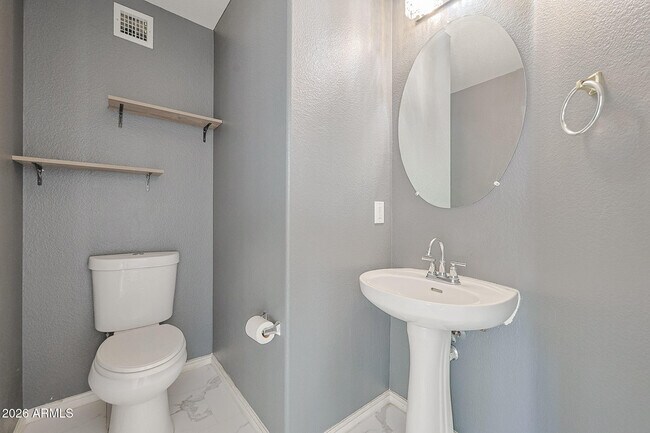 Building Photo - 5245 N 125th Ave