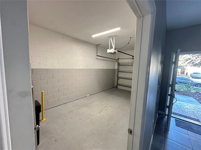 Building Photo - 10834 Wyne Tree Ct