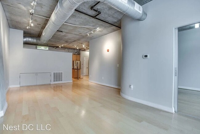 Building Photo - Loft Style Two bedroom W/Parking & Storage Included, Over 1,000 Square Feet!