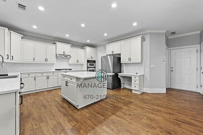 Building Photo - 5 Bedroom House in gated community in Duluth, GA.