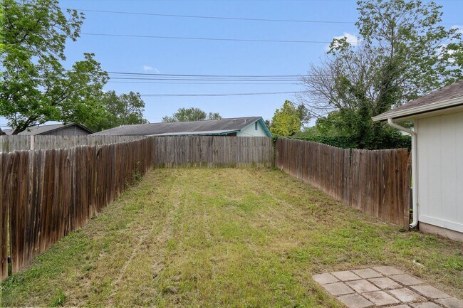 Building Photo - 701 Ramble Ln