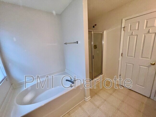 Building Photo - 5787 Dove Point Dr SW