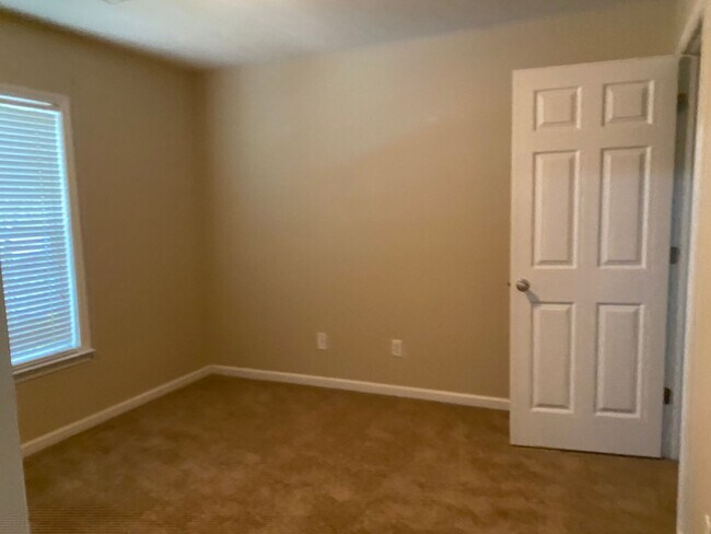 Building Photo - 7032 Reagan Cir