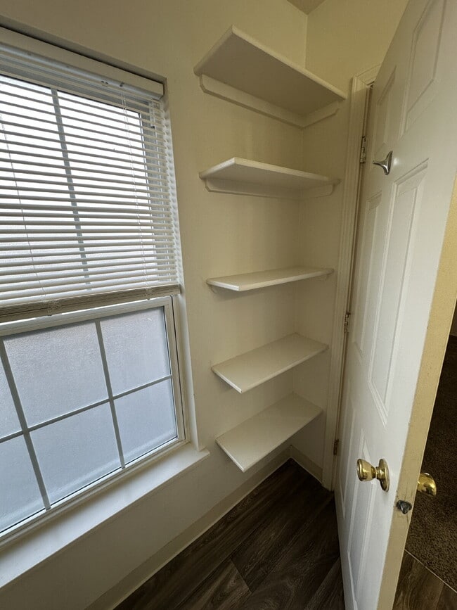 Building Photo - 112 Davis Ave