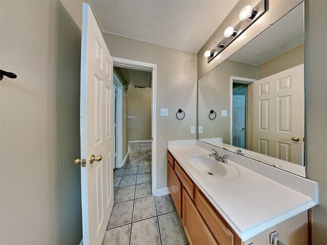 Building Photo - 6019 Skyhaven Ln