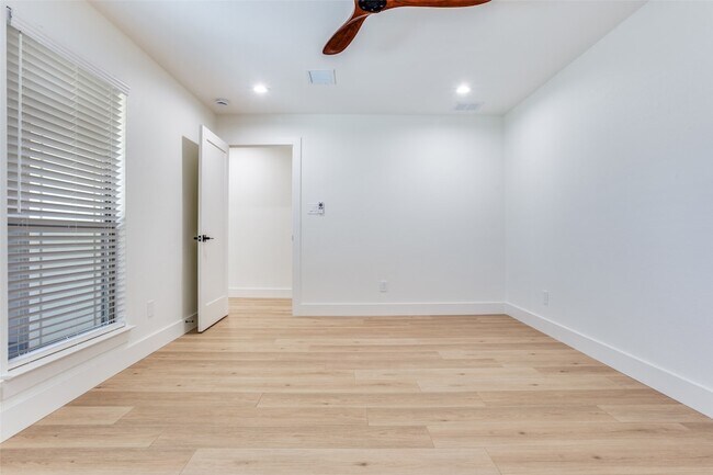 Building Photo - 202 Trellis Pl