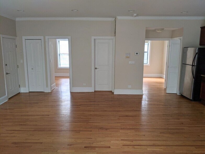 Building Photo - 900 Reba Pl