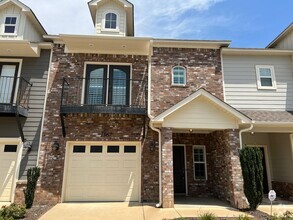 Building Photo - 3 Bed 2.5 Bath Townhome