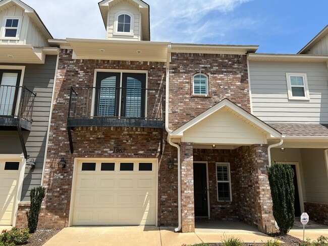Primary Photo - 3 Bed 2.5 Bath Townhome