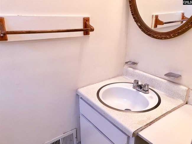 Building Photo - 225 Stirlington Rd