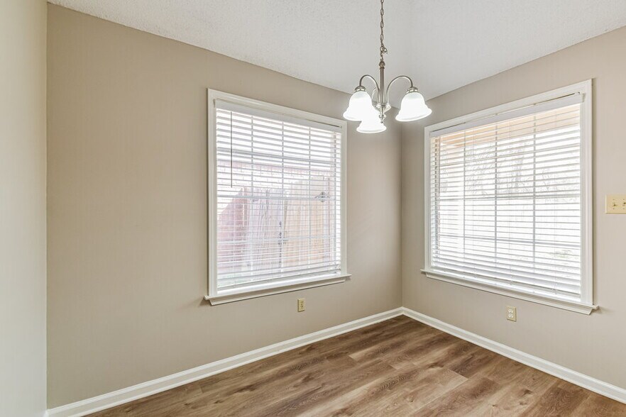 Building Photo - 1124 Dove Hollow Cir E