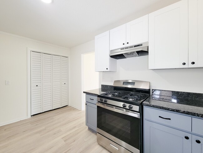 Building Photo - 301 Cypress St