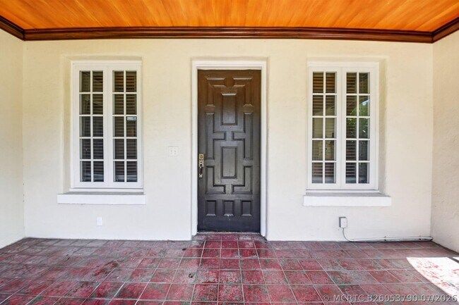 Building Photo - 227 Foresteria Dr