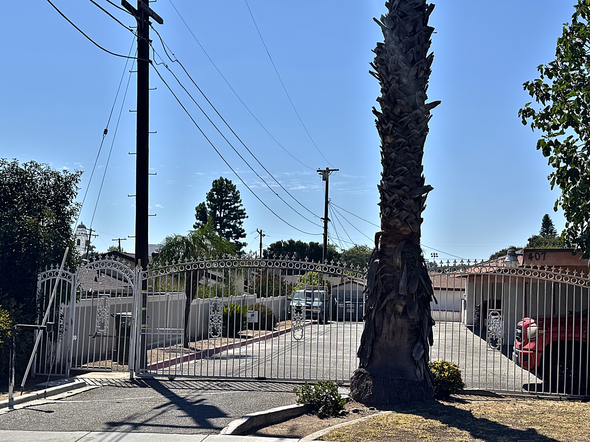 Building Photo - 407 Violet Ave