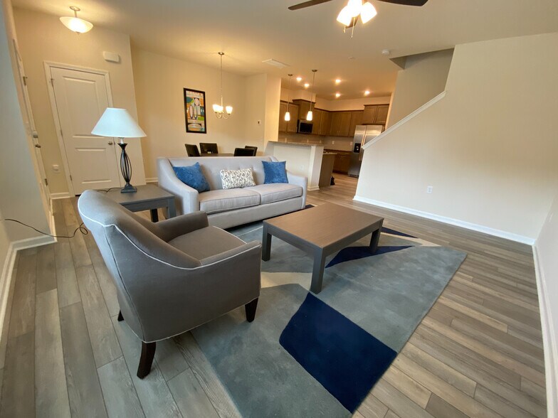Building Photo - Room in Townhome on Talley St