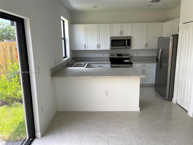 Building Photo - 20679 NE 7th Pl