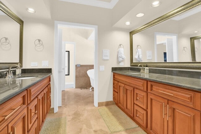 Building Photo - 1704 Del Haven Dr