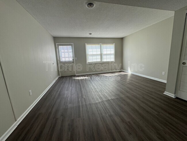 Building Photo - 616 S Boddie St