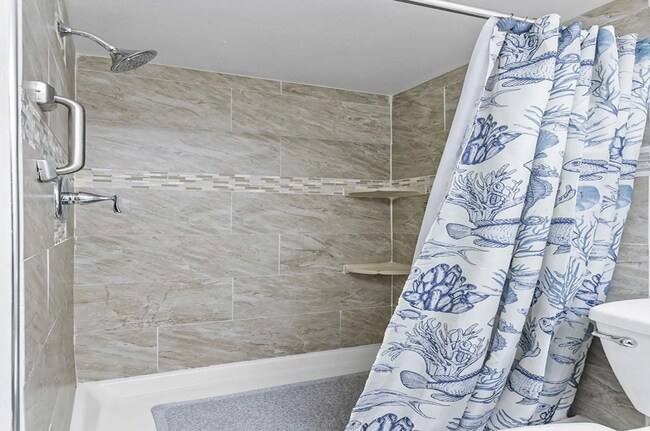 Building Photo - 2 Bed 2 Bath Condo for Rent in 55+ Peaceful Community!