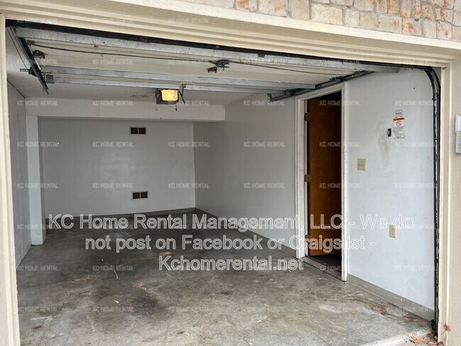 Building Photo - 8002 NW 79th Pl