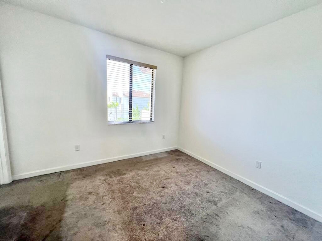 Building Photo - 575 NE 208th Ter