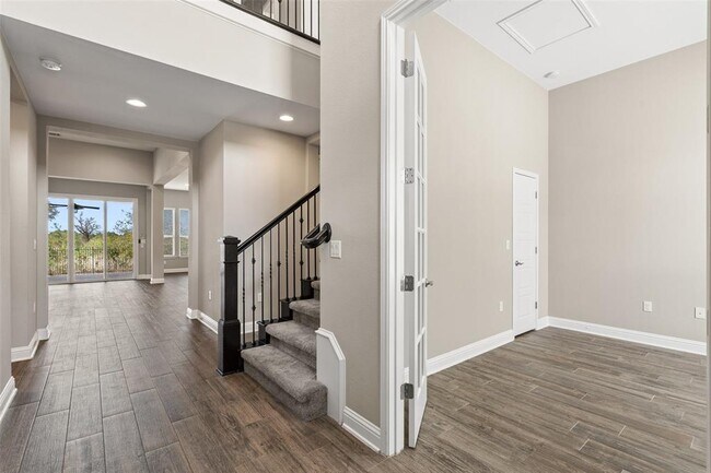 Building Photo - 5004 Mandevilla Dr