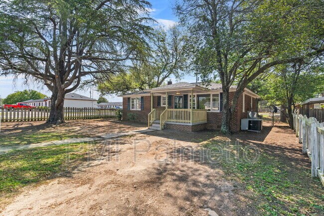 Building Photo - 1611 Holland St