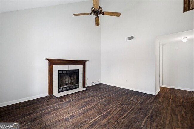 Building Photo - 1055 Autumn Crest Ct