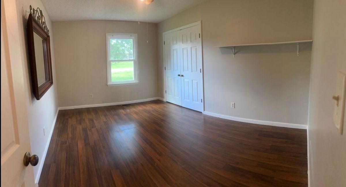 Building Photo - 806 Lois Ln