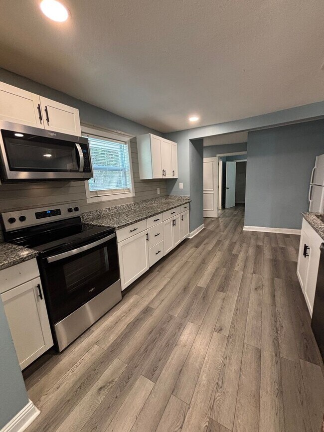 Building Photo - Alcoa Cottage!!