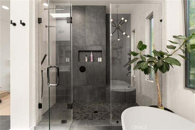 Building Photo - 3230 Tyrol Dr