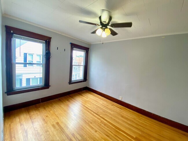 Building Photo - 14 Loring St