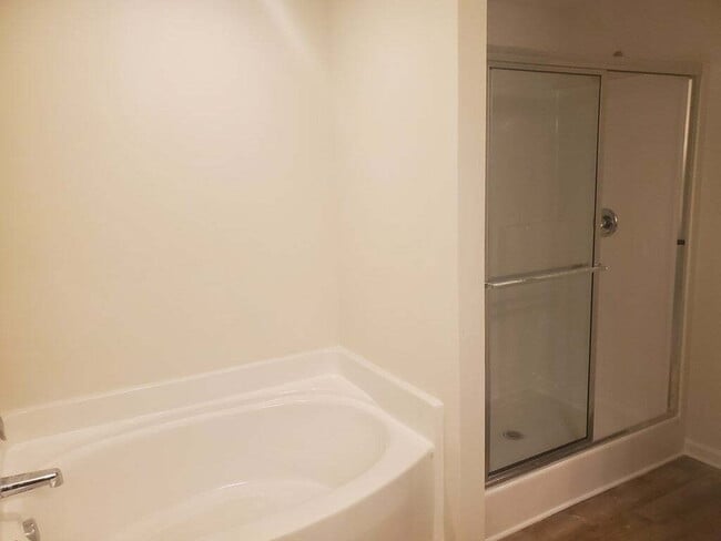 Building Photo - Great Townhome!