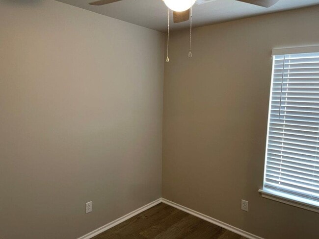 Building Photo - 3 bed 2 bath town home in Putnam City Scho...