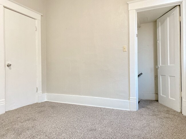 Building Photo - Coming Soon! Updated 4 bed 2 bath house right in the heart of Benson.