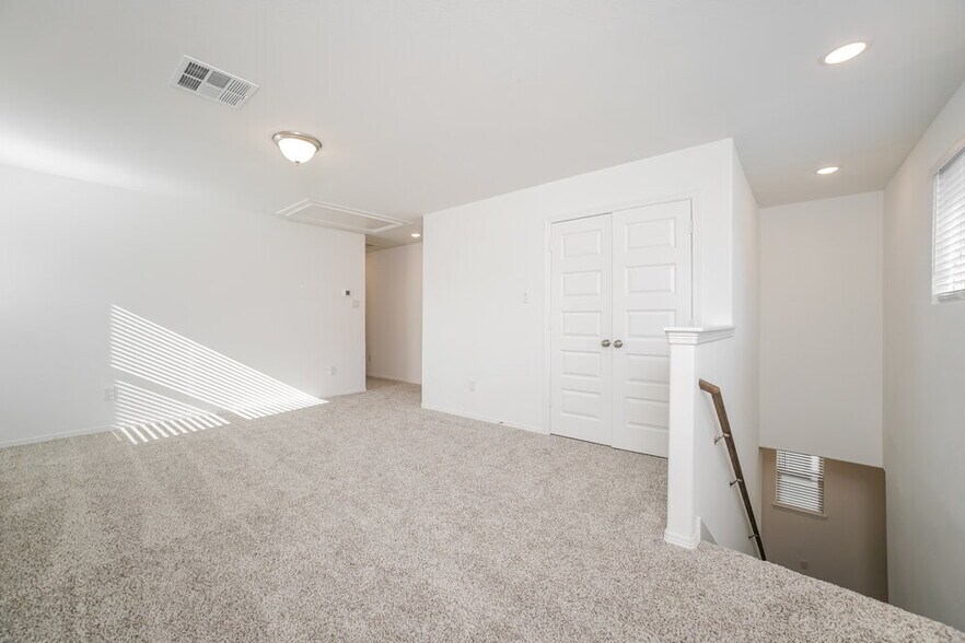 Building Photo - 16731 Rover Ln