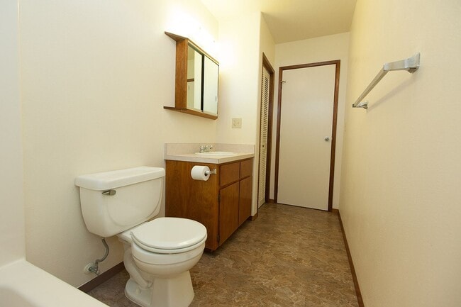 Building Photo - LOVELY 3BD 2.5BA HOME in KURTISTOWN