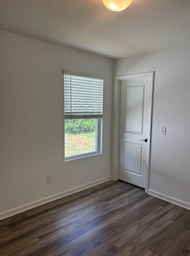 Building Photo - Pristine, Move In ready home in the Berryh...