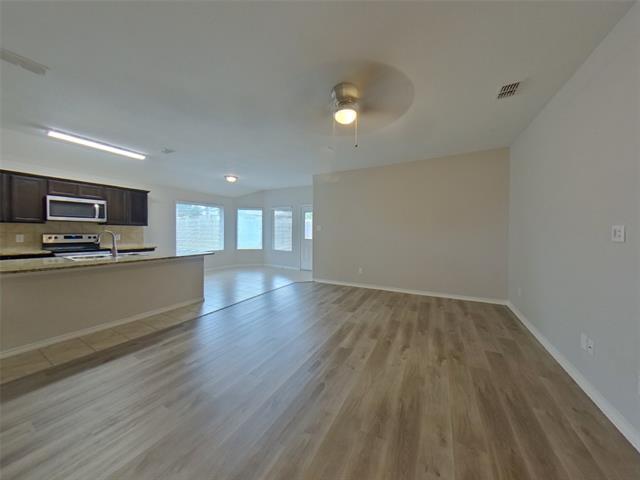Building Photo - 1109 Forest Gln